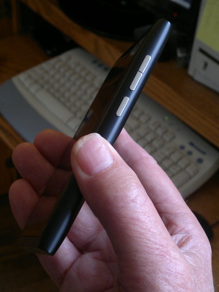 Nokia N9 Right Side
